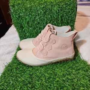 Sorel Pink and Tan Out n’ About Lace-Up Waterproof Ankle Boots